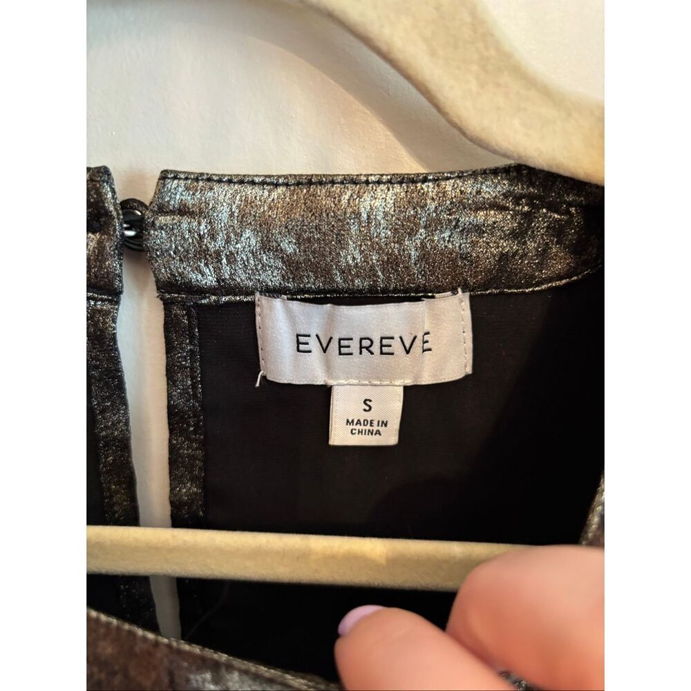 Evereve Roscoe Metallic Top Size S Tee Crew Neck Keyhole Back - Picture 5 of 8